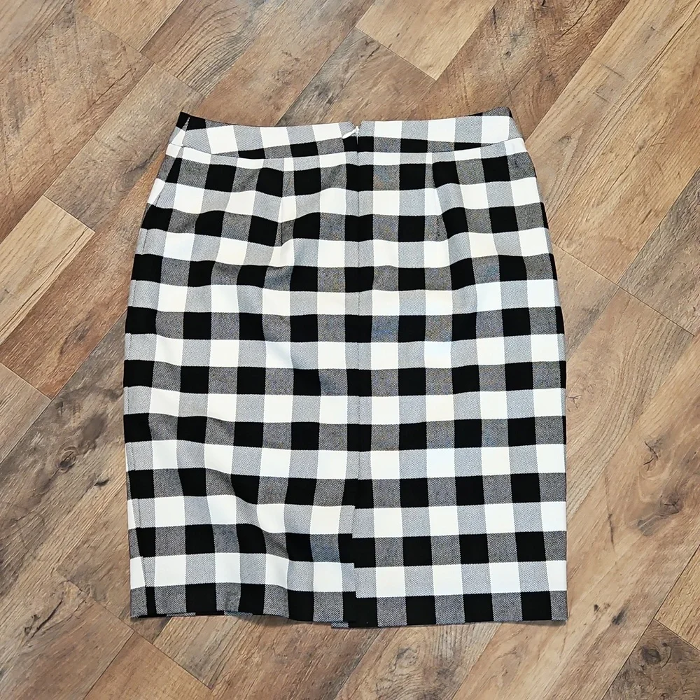 👗Ann Taylor Black and White Plaid Pencil Skirt